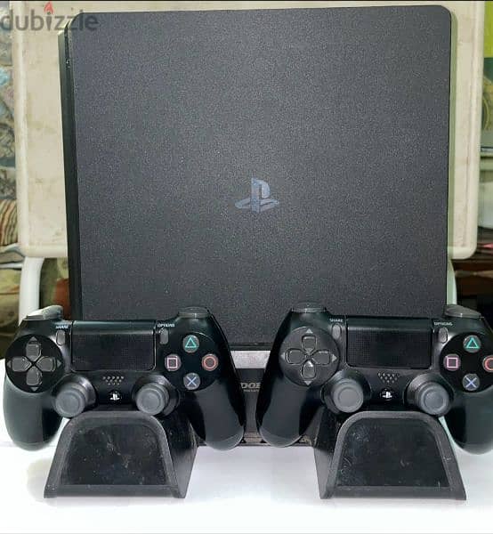PlayStation 4 slim 1tb كسر زيرو معاه دراعين اوريجينال و ستاند 4