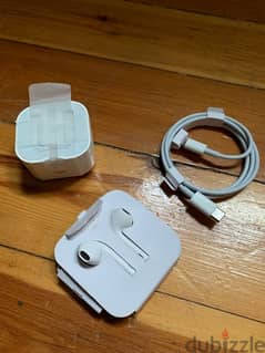 Apple original charger type-c cable and headphone سماعه شاحن ابل اصلي
