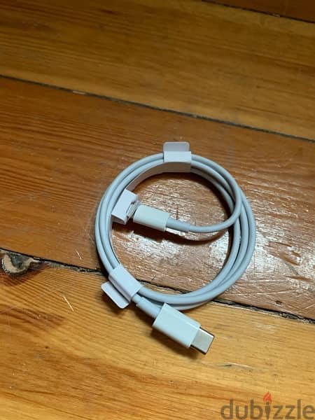 Apple original charger type-c cable and headphone سماعه شاحن ابل اصلي 1
