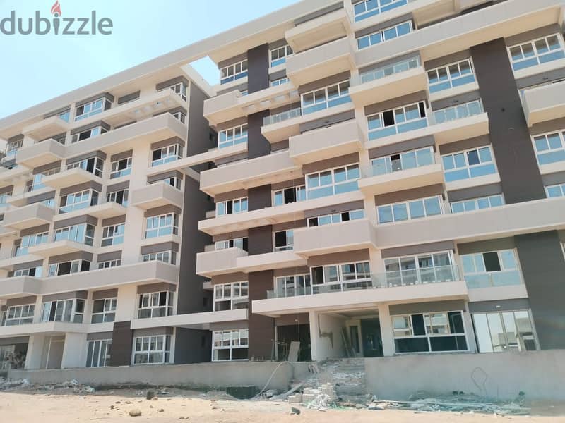 Only with a down payment of 540 thousand, receive your apartment and inspect the unit on the ground. Apartment for sale near the British University BU 3