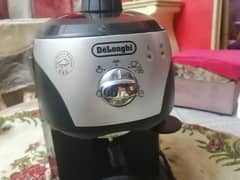 ماكينة قهوة اسبريسو نوعها DeLonghi