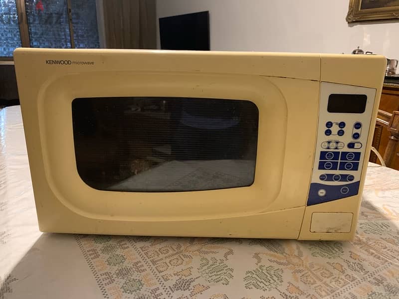 kenwood microwave in excellent condition 0