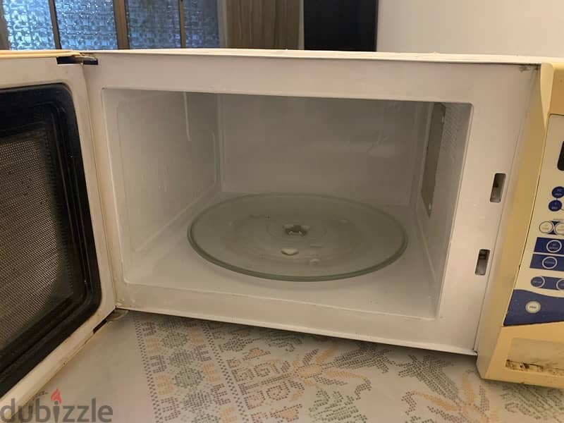 kenwood microwave in excellent condition 2