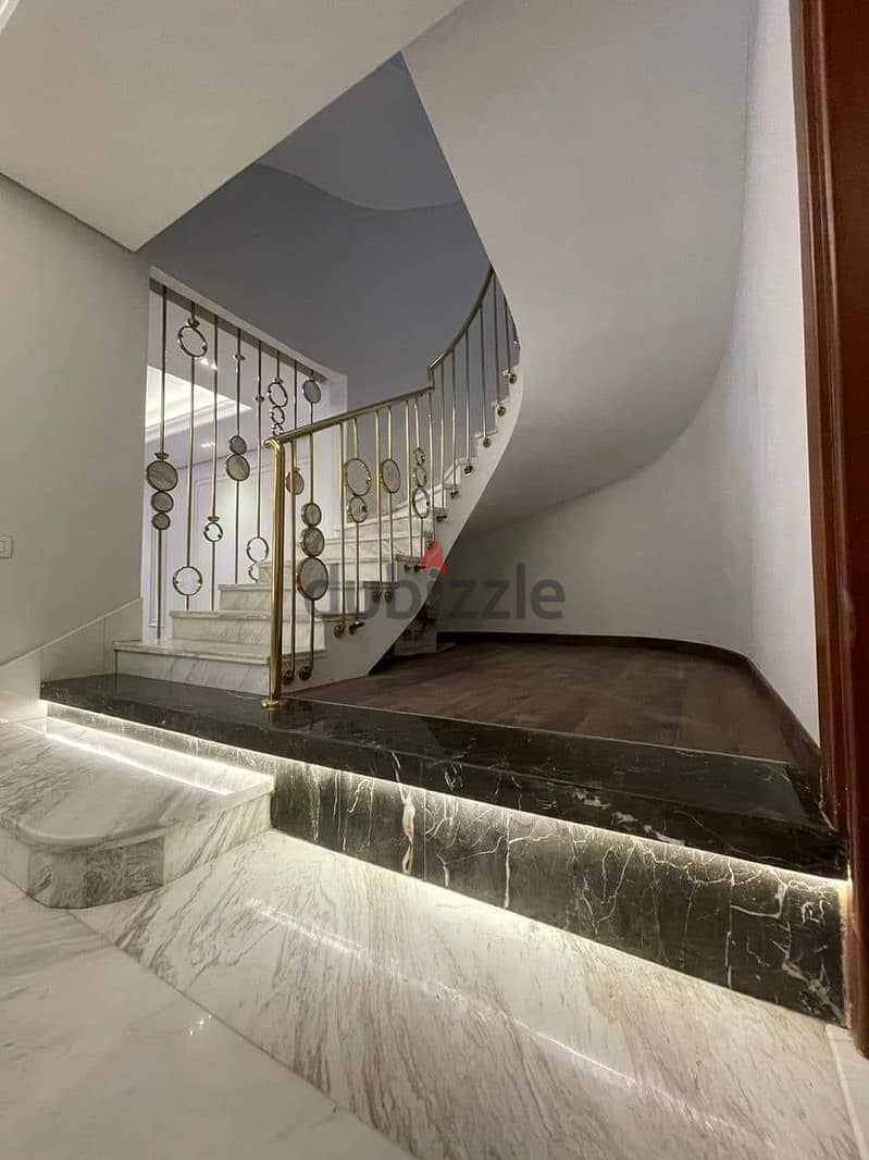 Villa For Sale In Taj City In Fifth Settlement In a Very Prime Location - فيلا للبيع بسعر مميز في تاج سيتي التجمع الاول على طريق السويس مباشره 1