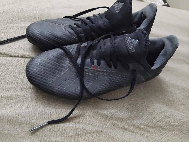 حذاء رياضي مستورد من أمريكا مخصص لكرة القدم بسعر خرافي 0