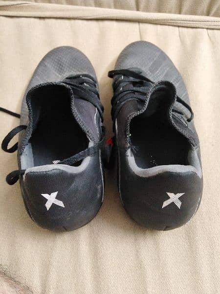 حذاء رياضي مستورد من أمريكا مخصص لكرة القدم بسعر خرافي 8