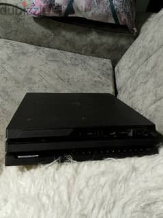 ps4 pro *LOOK AT DETAILS* 1 TB NEGOTIABLE