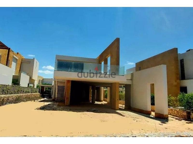 Villa 4 bedrooms 3rd row from the sea for sale 1