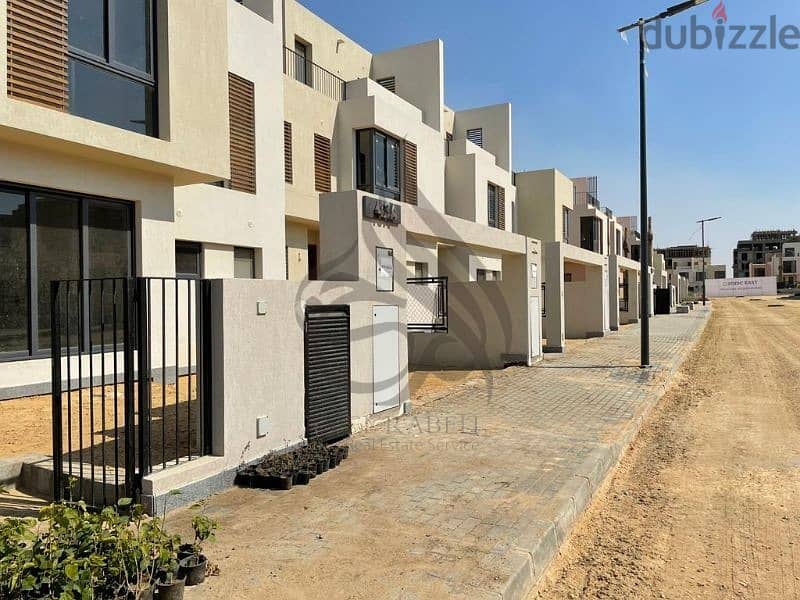 تاون هاوس كورنر للبيع في سوديك إيست نيو هيليوبلبس استلام فوري بمقدم و اقساط  Town house corner for sale insodic east 13