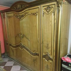 full bedroom in very good condition 8pieces