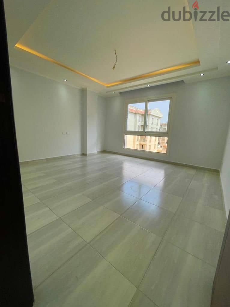 Apartment for sale in the heart of Fifth Settlement ,Ready To Move , fully finished, Super Lux In Amorada Compound 13