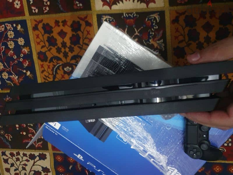 ps4 pro one tera new Used for a month only 1