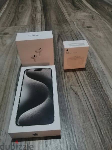 new from Kuwait iphone 15 pro max 256g, airpods tayb C 1