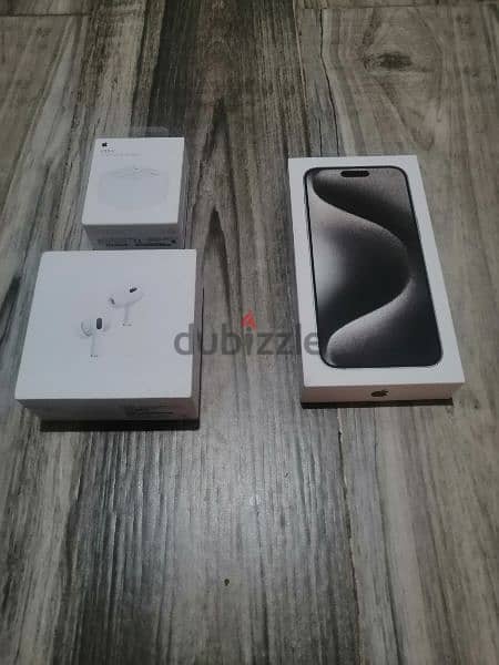 new from Kuwait iphone 15 pro max 256g, airpods tayb C 4