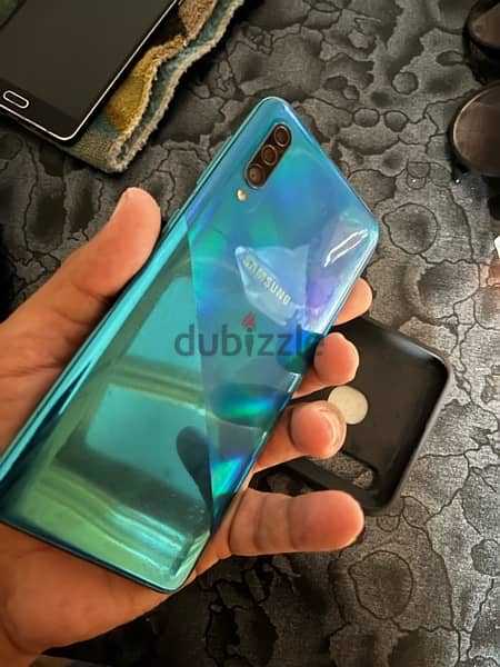 Galaxy A 30s  بالكرتونه و الشاحن 1