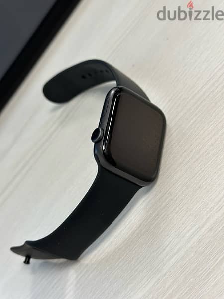 apple watch series 6 excellent condition 2