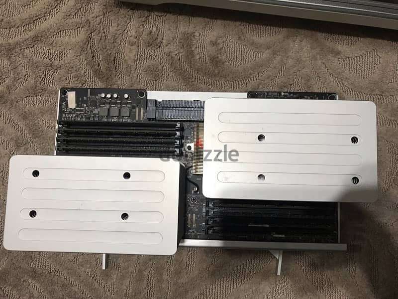 Mac Pro 5,1 + Apple cenima display 27” + apple keybord and mouse 9