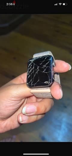 apple watch series 3 شاشة مكسورة