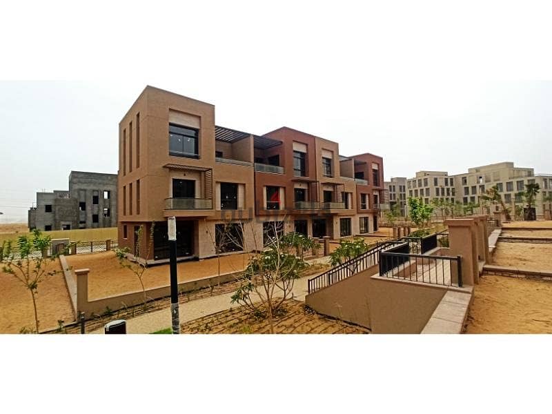 Luxury Townhouse Villa For Sale Ready to Move Prime Location Resale District 5 Compound Fifth Settlement New Cairo 3