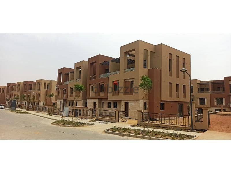 Luxury Townhouse Villa For Sale Ready to Move Prime Location Resale District 5 Compound Fifth Settlement New Cairo 7