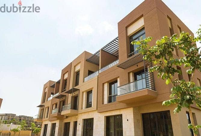 Luxury Townhouse Villa For Sale Ready to Move Prime Location Resale District 5 Compound Fifth Settlement New Cairo 9