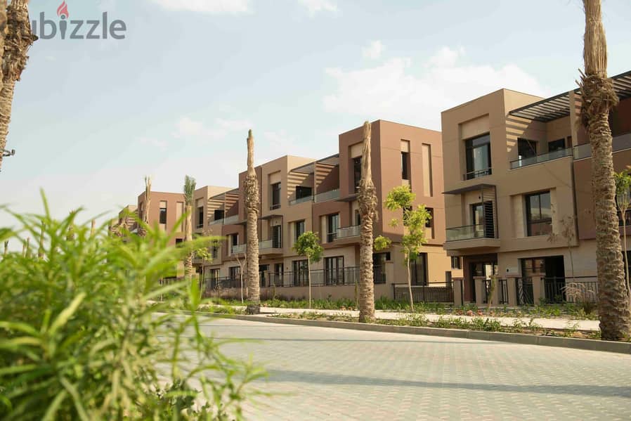 Luxury Townhouse Villa For Sale Ready to Move Prime Location Resale District 5 Compound Fifth Settlement New Cairo 11