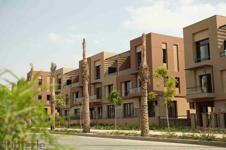 Luxury Townhouse Villa For Sale Ready to Move Prime Location Resale District 5 Compound Fifth Settlement New Cairo 12