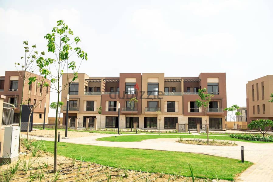 Luxury Townhouse Villa For Sale Ready to Move Prime Location Resale District 5 Compound Fifth Settlement New Cairo 13