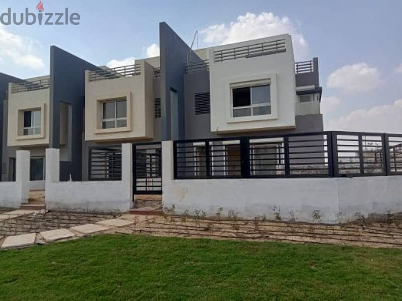 For sale Best Townhouse 250m in Hyde Park Compound, Ready to move of a building ready for sale with down payment and installments View landscape 2