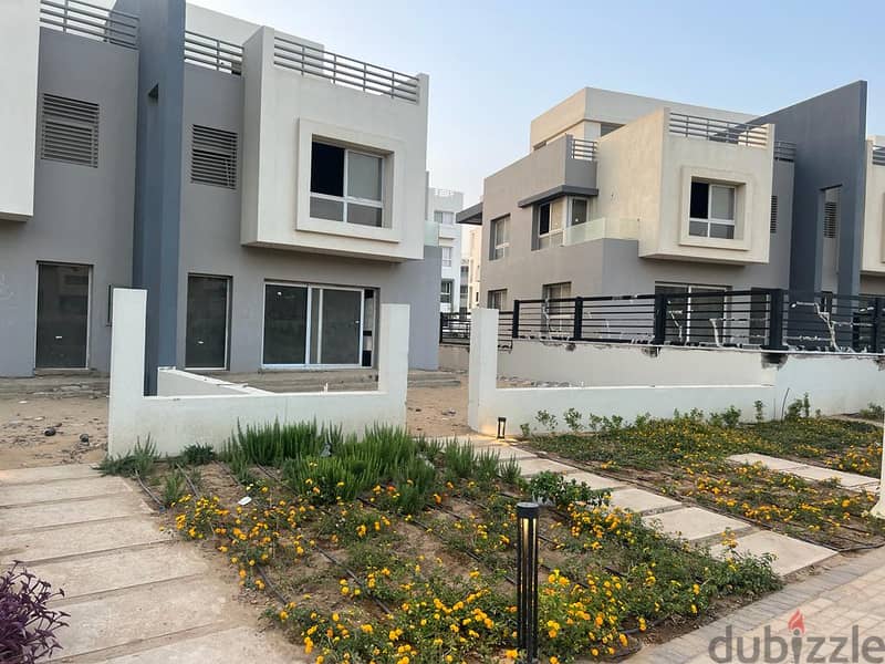 For sale Best Townhouse 250m in Hyde Park Compound, Ready to move of a building ready for sale with down payment and installments View landscape 3