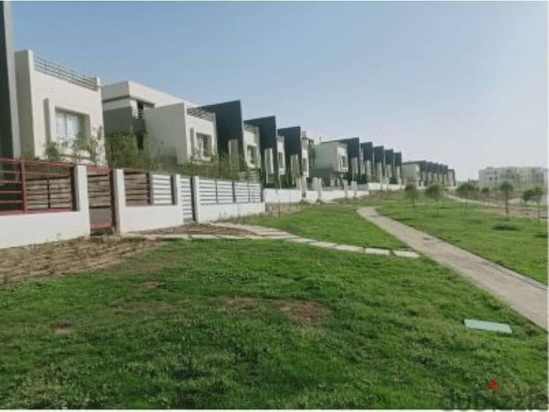 For sale Best Townhouse 250m in Hyde Park Compound, Ready to move of a building ready for sale with down payment and installments View landscape 4