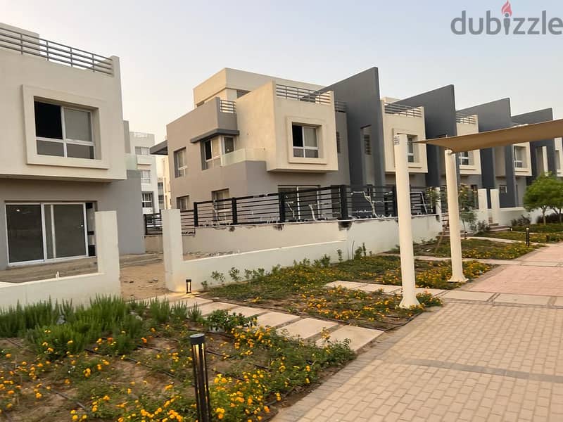 For sale Best Townhouse 250m in Hyde Park Compound, Ready to move of a building ready for sale with down payment and installments View landscape 8