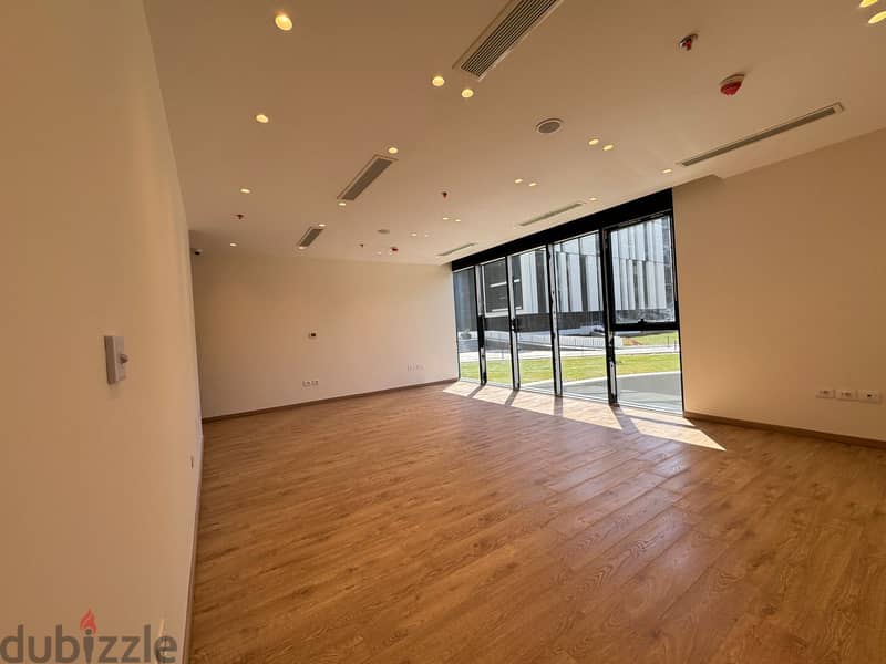 For sale a special finishing office with an area of 130 m²,Ready to move in Hyde Park Compound, very special at the lowest price in the Market 0