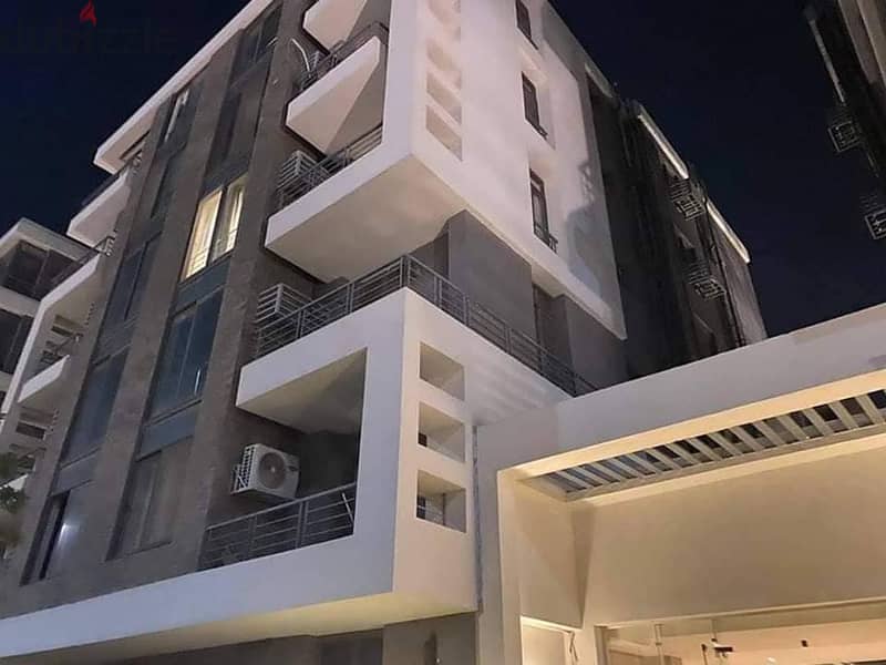 Luxurious apartment for sale, 224 square meters, with 4 bedrooms and a very distinctive view overlooking the landscape, located in front of Cairo Inte 0
