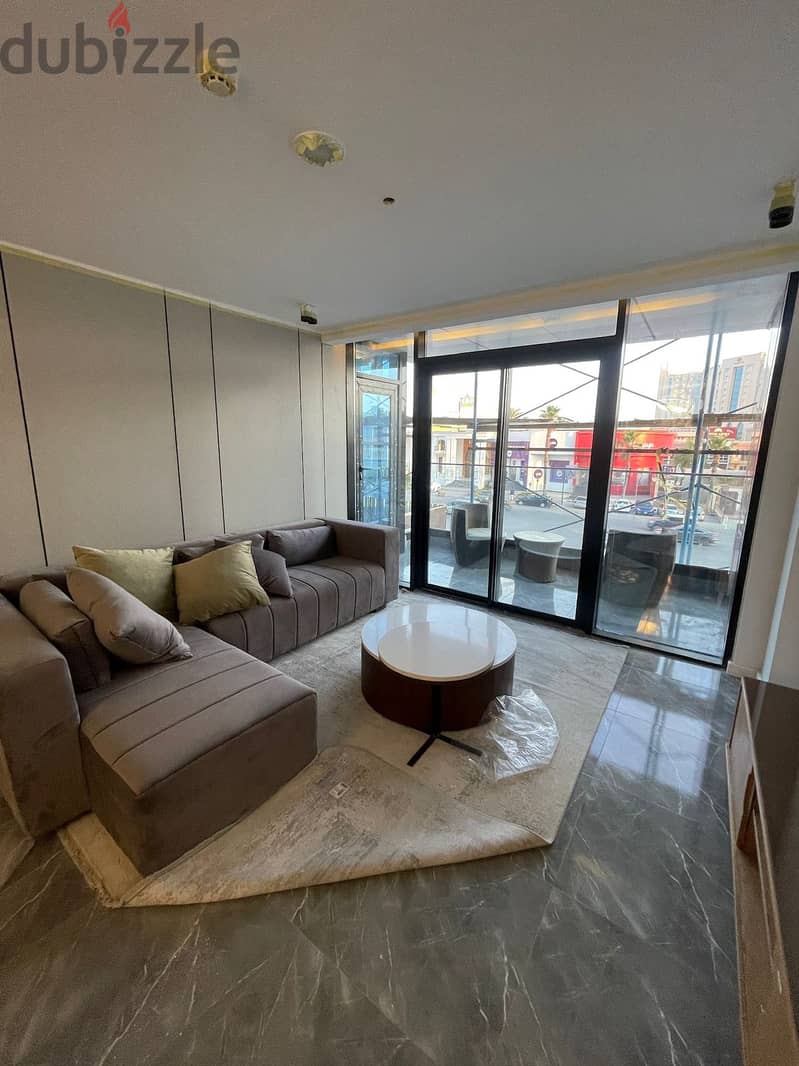For sale, an apartment of 187 square meters under the management of Marriott Hotel, finished, with air conditioners and kitchen, in installments. 2