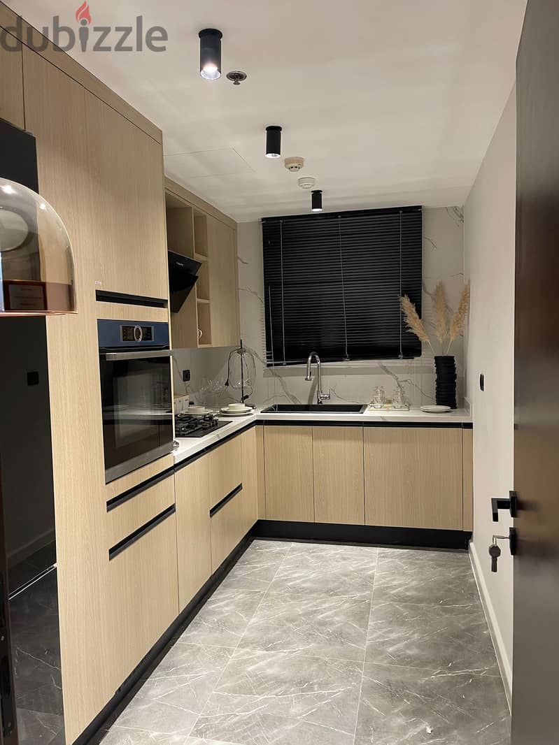 For sale, an apartment of 187 square meters under the management of Marriott Hotel, finished, with air conditioners and kitchen, in installments. 3