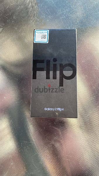 Galaxy Z Flip 4 256 GB Brand New 2