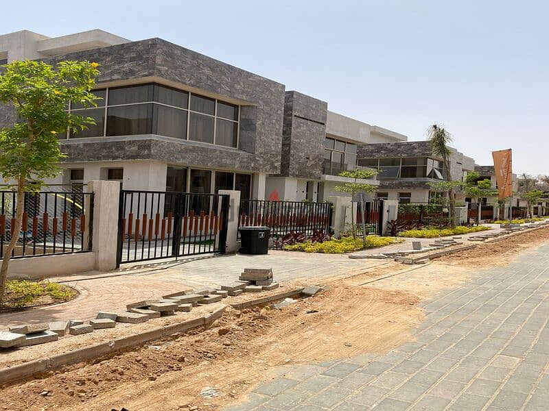 Own nw with 10% dp only , Luxury villa with private garden in Sun capital  فيلا مميز للبيع بحديقة خاصة 160م في صن كابيتال 9