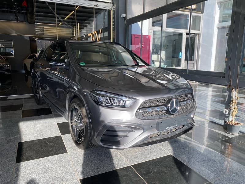 Mercedes-Benz GLA 200 2024 amg night package 0