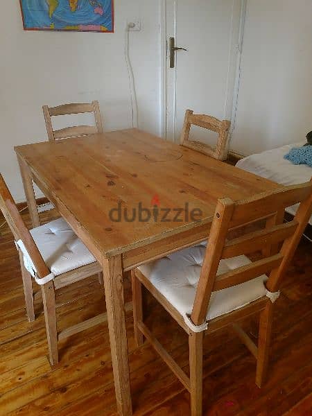 dinning table with 4 chair 0