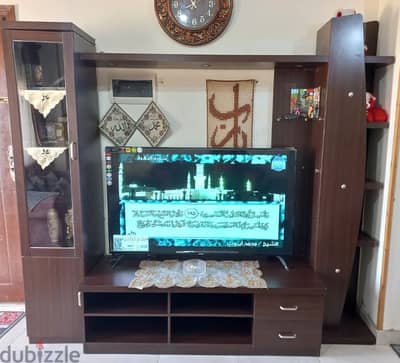 مكتبه تليفزيون lcd مودرن جديده البيع لكبر حجمها