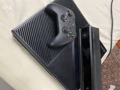 X box one 500gb with 2 controllers and Kinect اكس بوكس ون 1 0