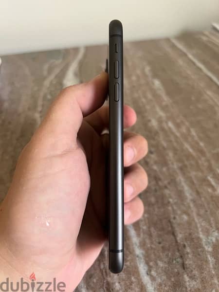 iPhone 11 (64GB) Black ايفون ١١ (٦٤ جيجا) حاله ممتازة 3