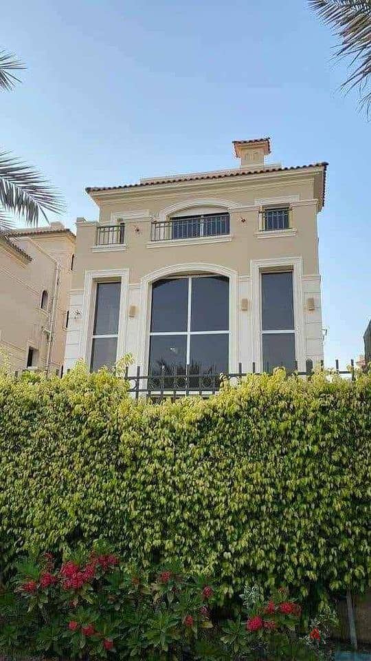 توين هاوس للبيع بسعر شقه في كمبوند الباتيو كازا علي طريق السويس دايركت في الشروق El patio casa 1