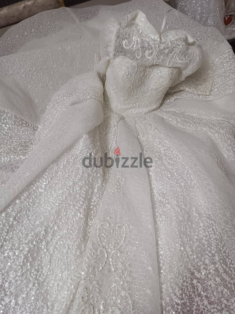 فستان زفاف للبيع يلبس لحد ٨٠ك 2