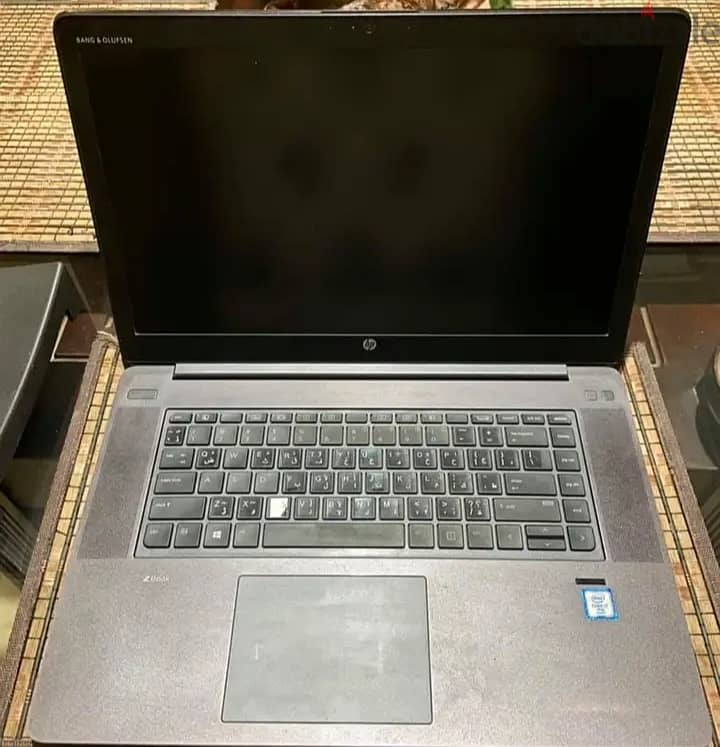 لاب توب HP zbook studio g3 core i7 جيل سادس بطاريه و هارد 100% سعره 13 5