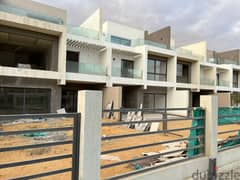 Townhouse Middle for sale, fully finished, ready to move , prime location, in Fifth Settlement, 250 m