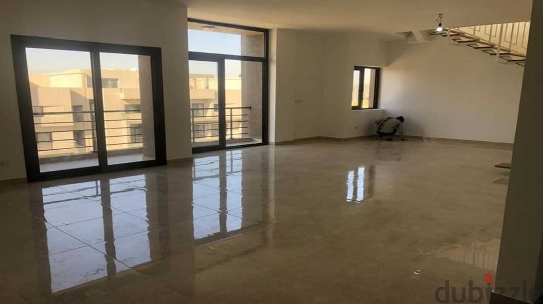 Finished penthouse with air conditioning and immediate receipt in the heart of Golden Square in the settlement Fifth Square 8