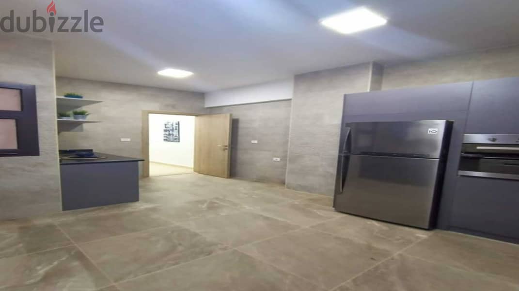 Finished penthouse with air conditioning and immediate receipt in the heart of Golden Square in the settlement Fifth Square 9
