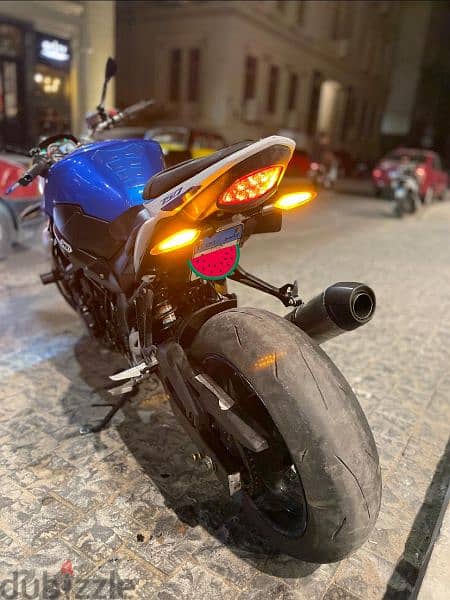 Suzuki GSR 750 3